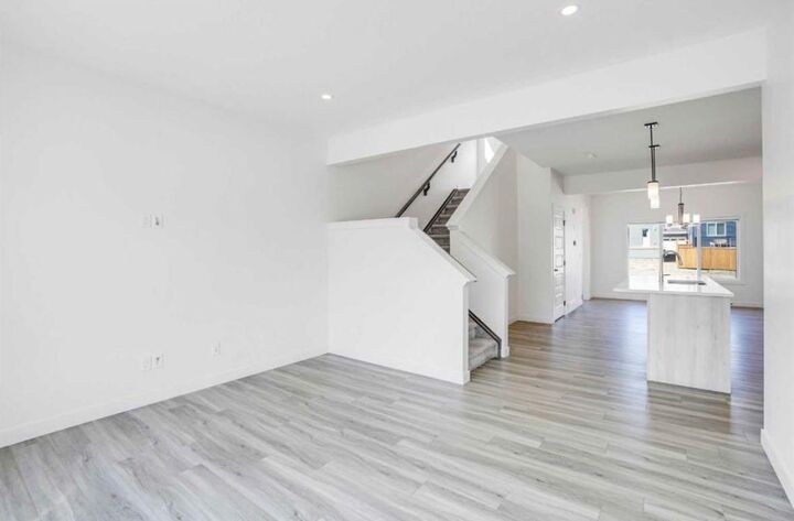 Property Photo: 747 Bayview Hill SW AB T4B 5M5