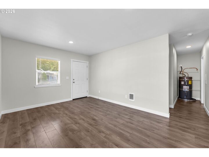 Property Photo: 2807 E 24th St WA 98661