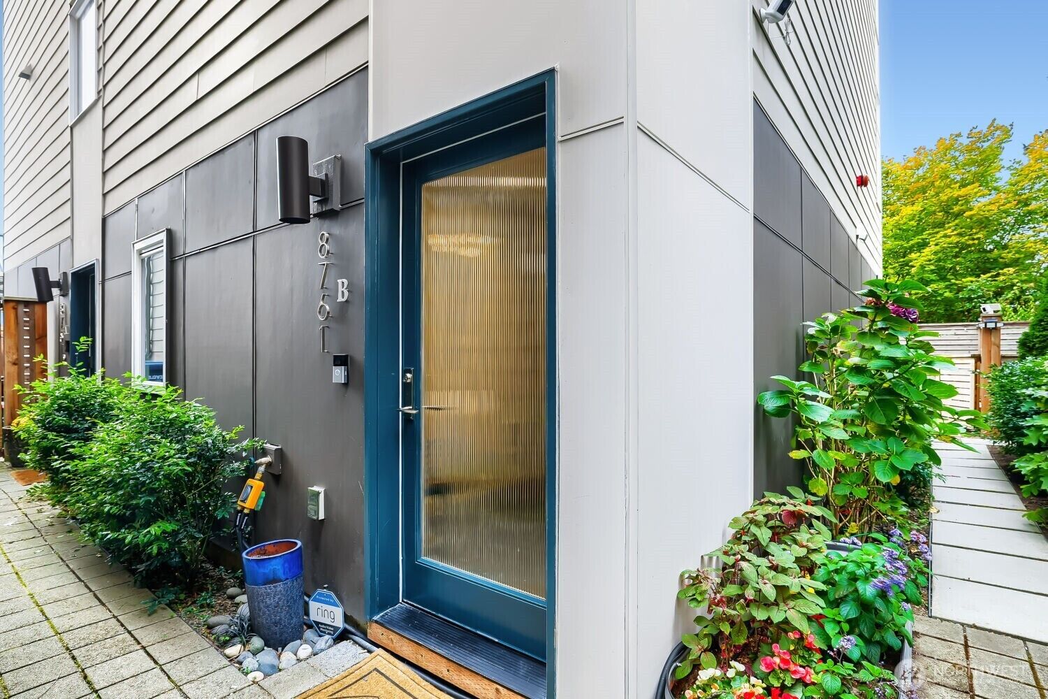 Property Photo:  8761  15th Avenue NW B  WA 98117 