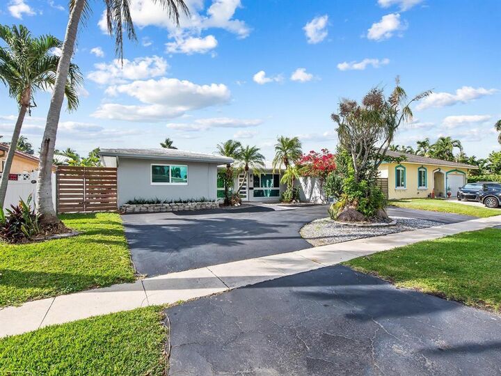 Property Photo:  300 SE 10th Street  FL 33060 