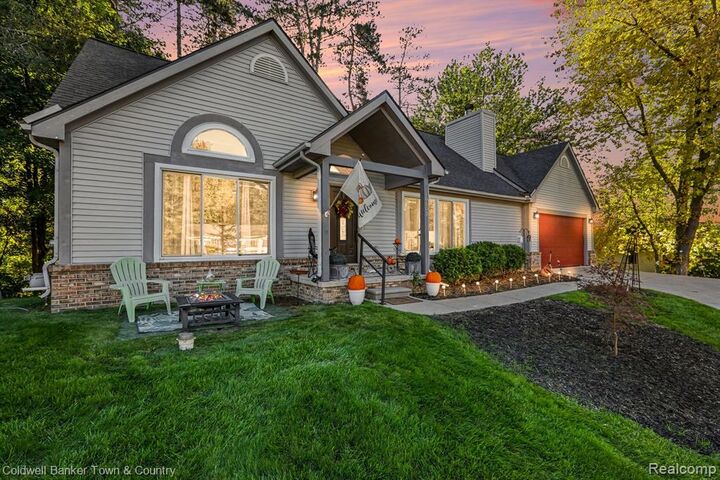 Property Photo:  10802 Charring Cross Circle  MI 48189 