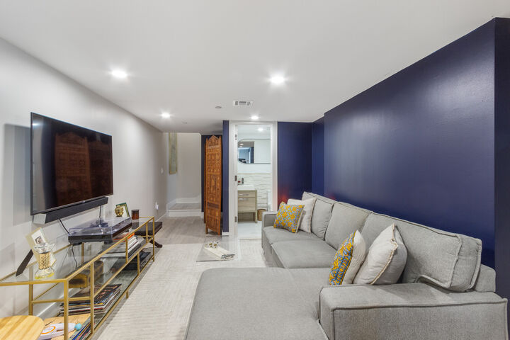 Property Photo:  573 Gates Avenue 1R  NY 11221 