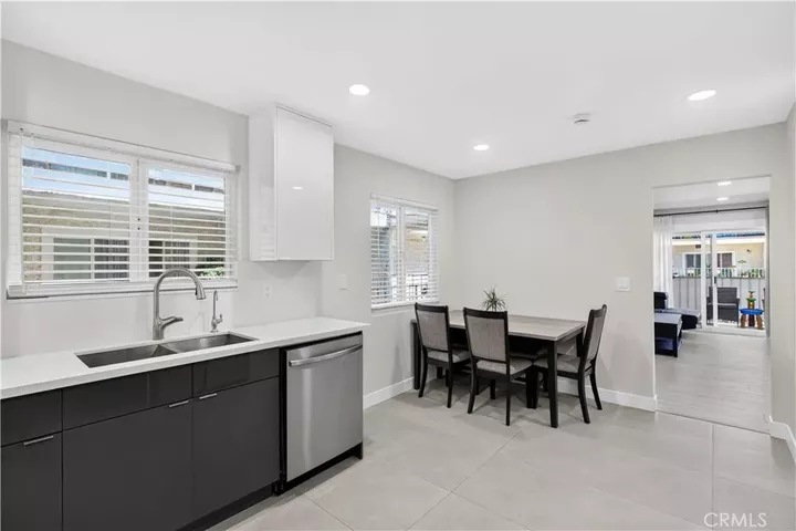 Property Photo: 1344 5th 16 CA 91201