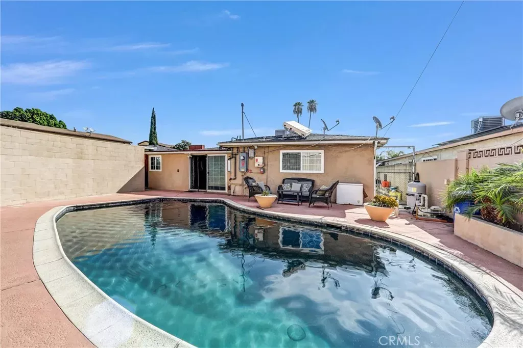 Property Photo:  7523 Craner  CA 91352 