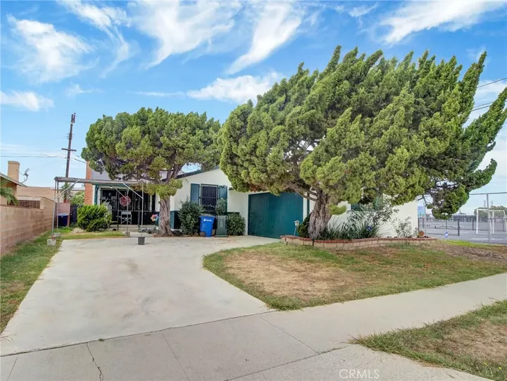 Property Photo: 13313 Spinning Avenue CA 90249
