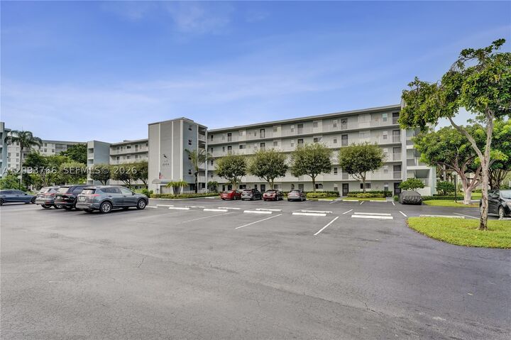 Property Photo: 2226 N Cypress Bend Dr 408 FL 33069