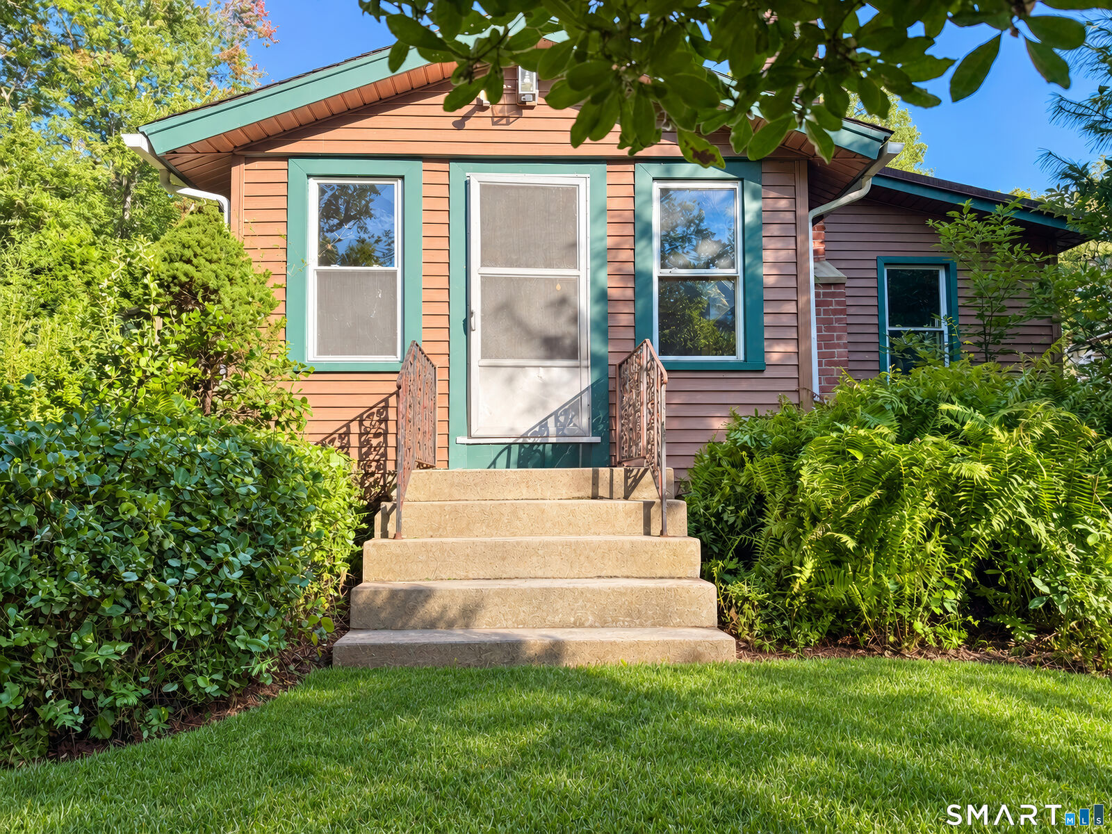 Property Photo:  606 North Madison Road  CT 06437 