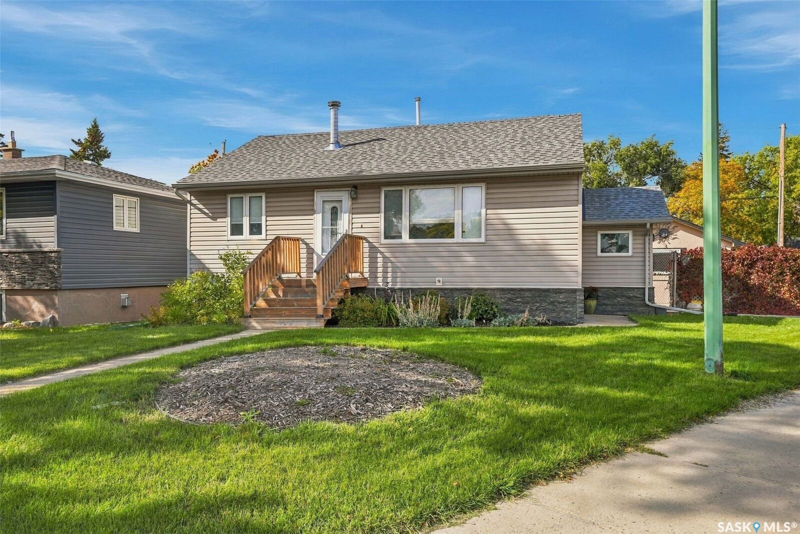 Property Photo:  600 Mullin Avenue E  SK S4N 1C9 