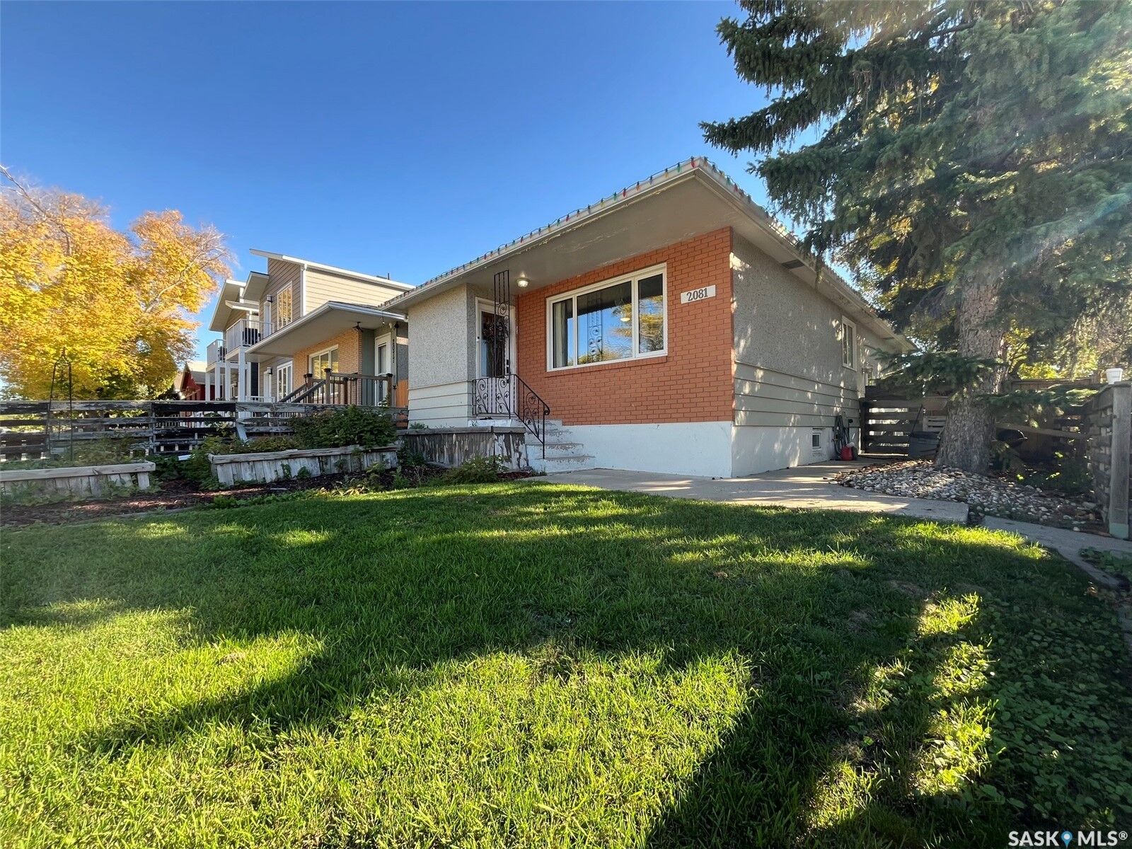 Property Photo:  2081 Edgar Street  SK S4N 3K5 