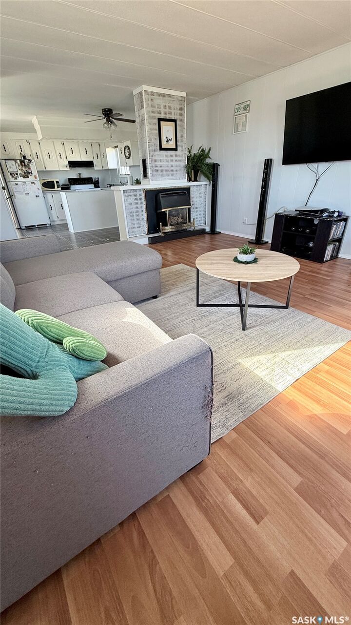 Property Photo:  460 Willow Park Greens  SK S4A 2S2 