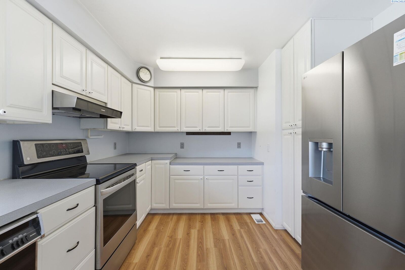 Property Photo: 1330 Farrell Ln WA 99354