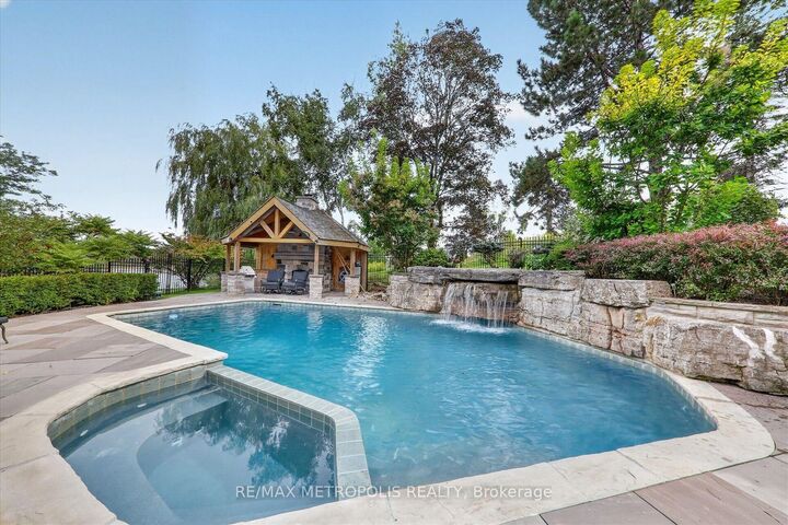 Property Photo:  1 Island Lake Drive  ON L4A 3G7 