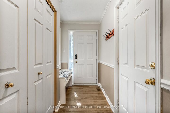 Property Photo: 32 Innesbrook Court 16 ON K2S 1C7