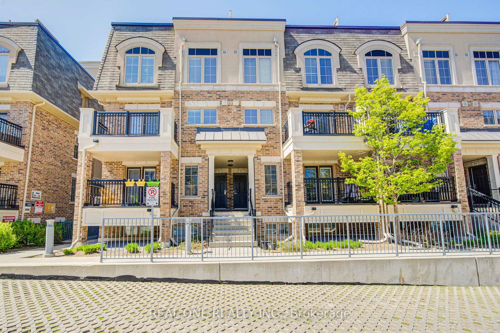 Property Photo:  2441 Greenwich Drive 14  ON L6M 0S3 