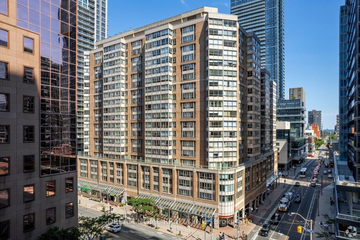 Property Photo:  717 Bay Street 1505  ON M5G 2J9 