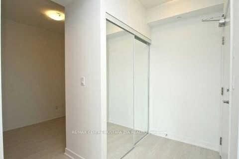 Property Photo:  20 Bruyeres Mews 915  ON M5V 2N9 