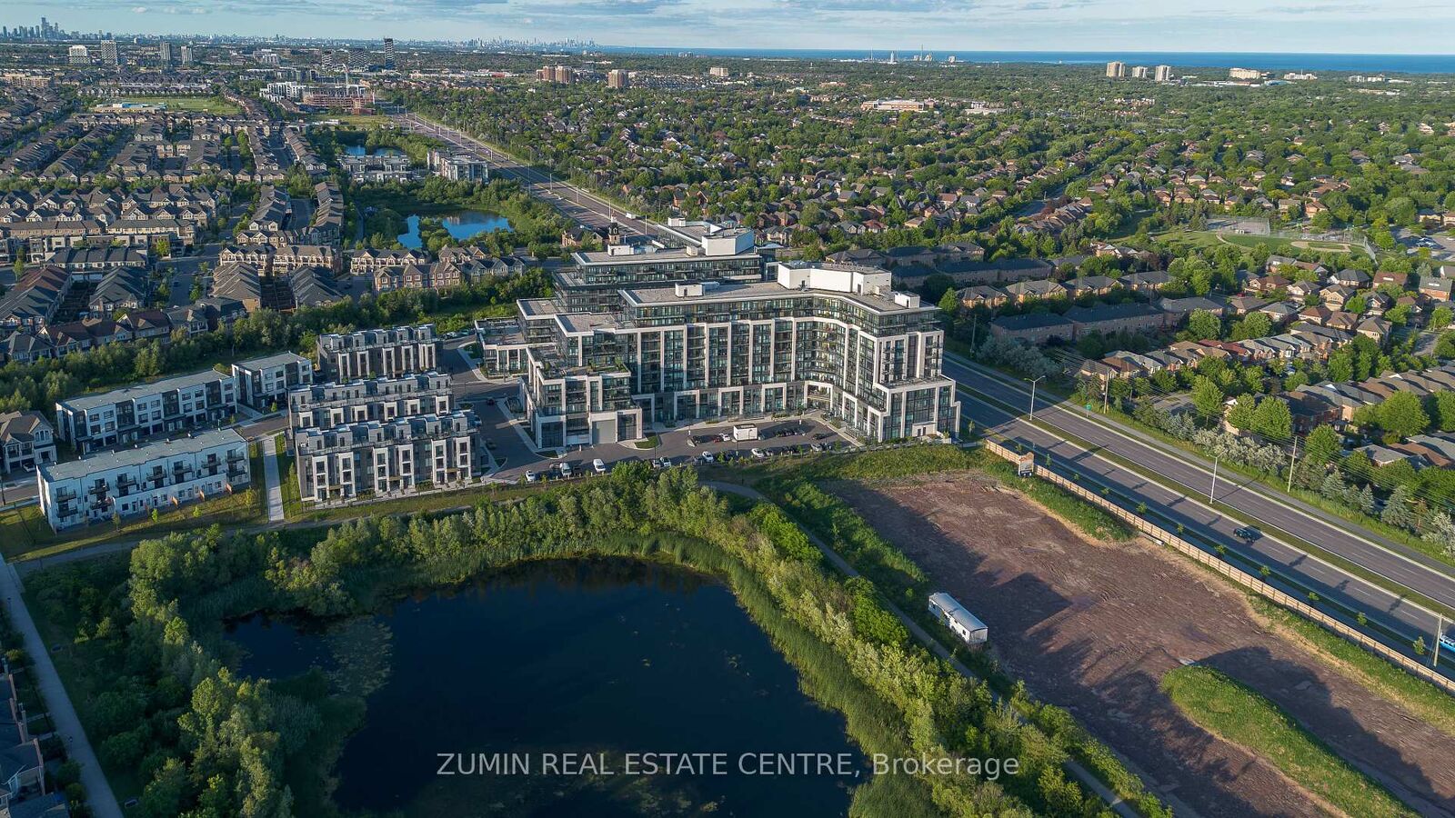 Property Photo:  405 Dundas Street W 526  ON L6M 5P4 