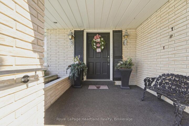 Property Photo:  283 Albert Street  ON N0M 1L0 