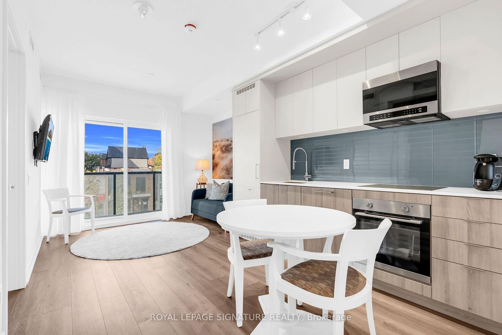 Property Photo:  863 St. Clair Avenue W 212  ON M6C 0B2 