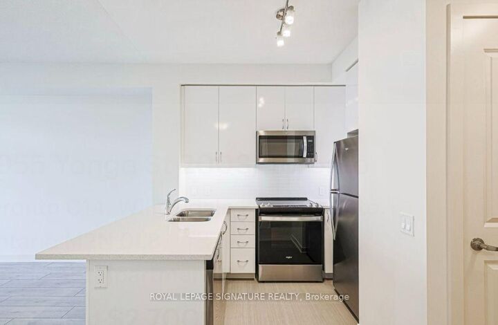 Property Photo:  4955 Yonge Street 1203  ON M2N 0L8 