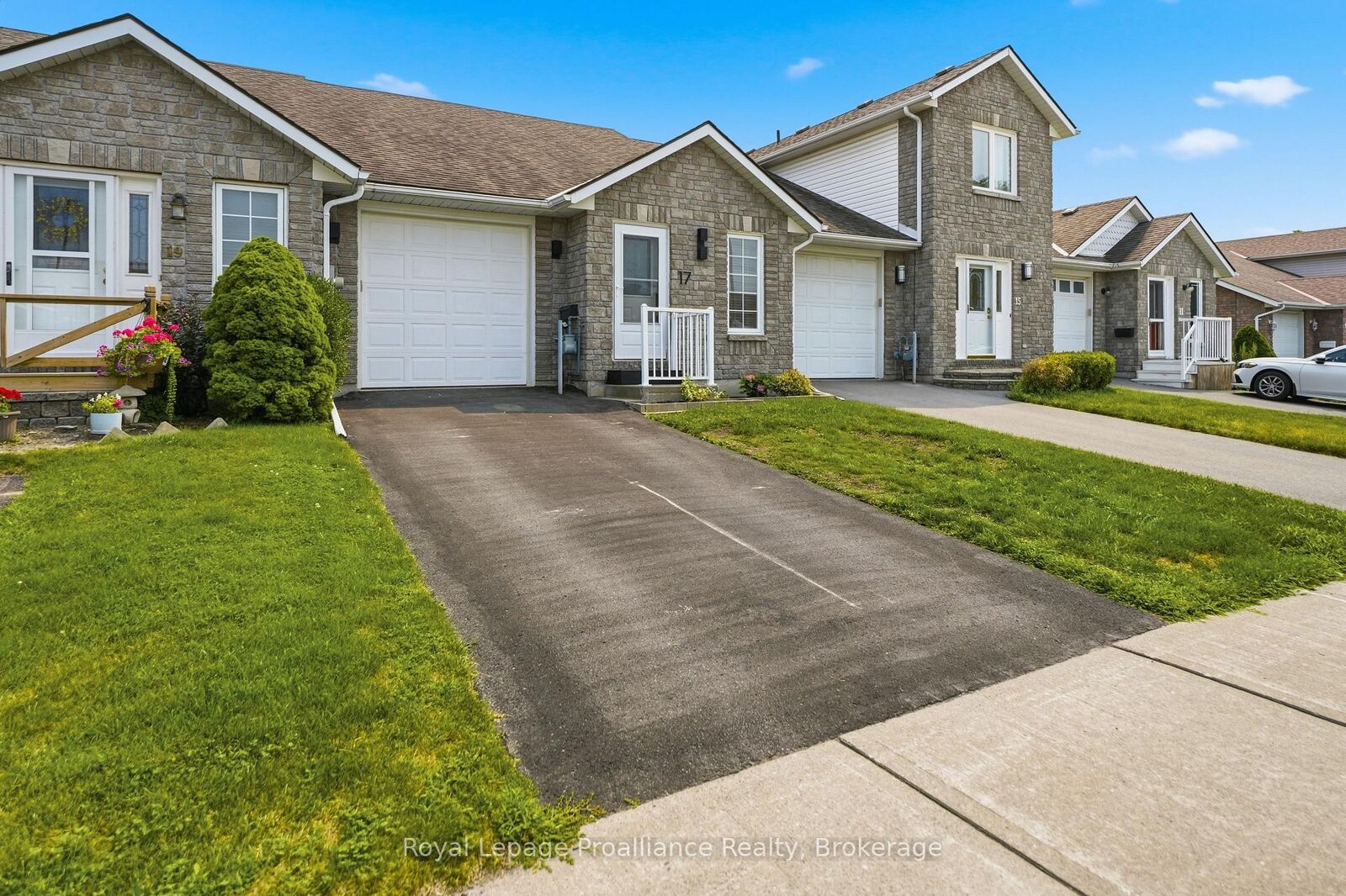 Property Photo:  17 Alder Court  ON K8P 5L5 