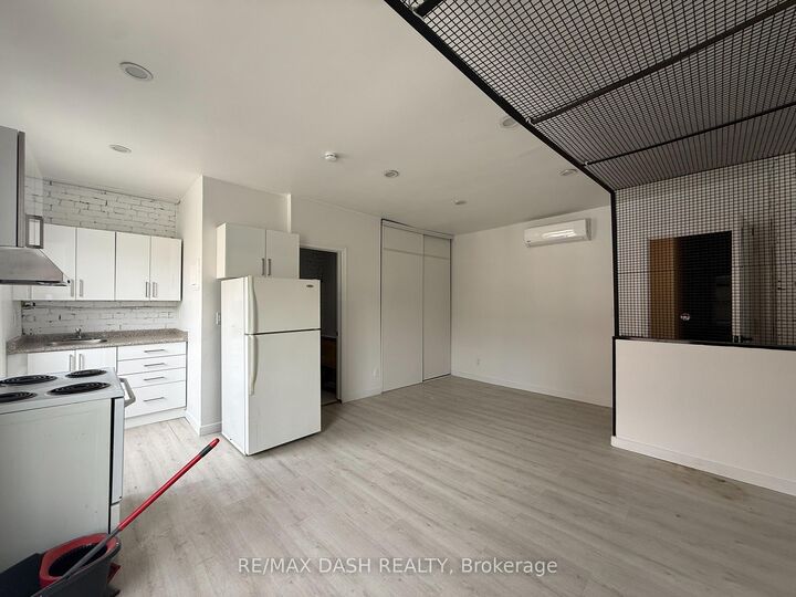 Property Photo:  
