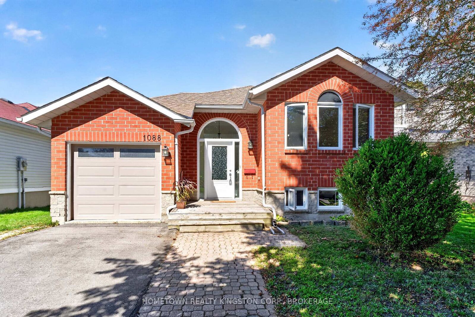 Property Photo:  1088 Acadia Drive  ON K7M 8V7 