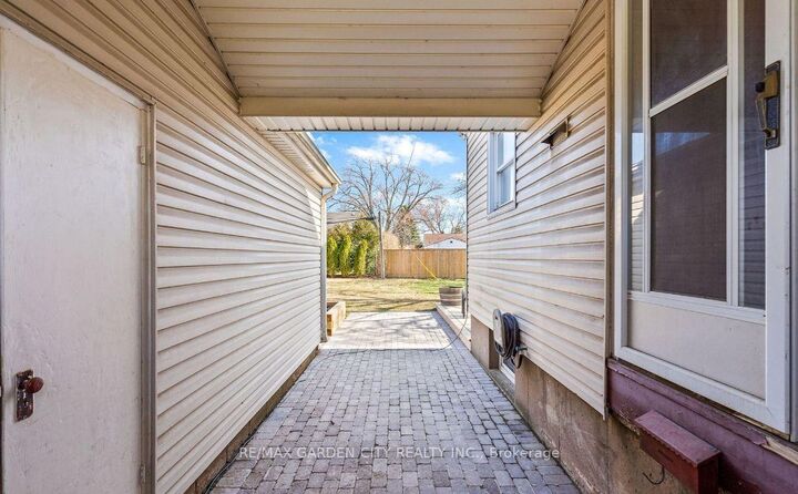 Property Photo:  4 West Lynn Street  ON L2N 3N7 
