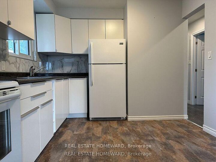 Property Photo: 511 Harris Court Upper ON L1N 3C6