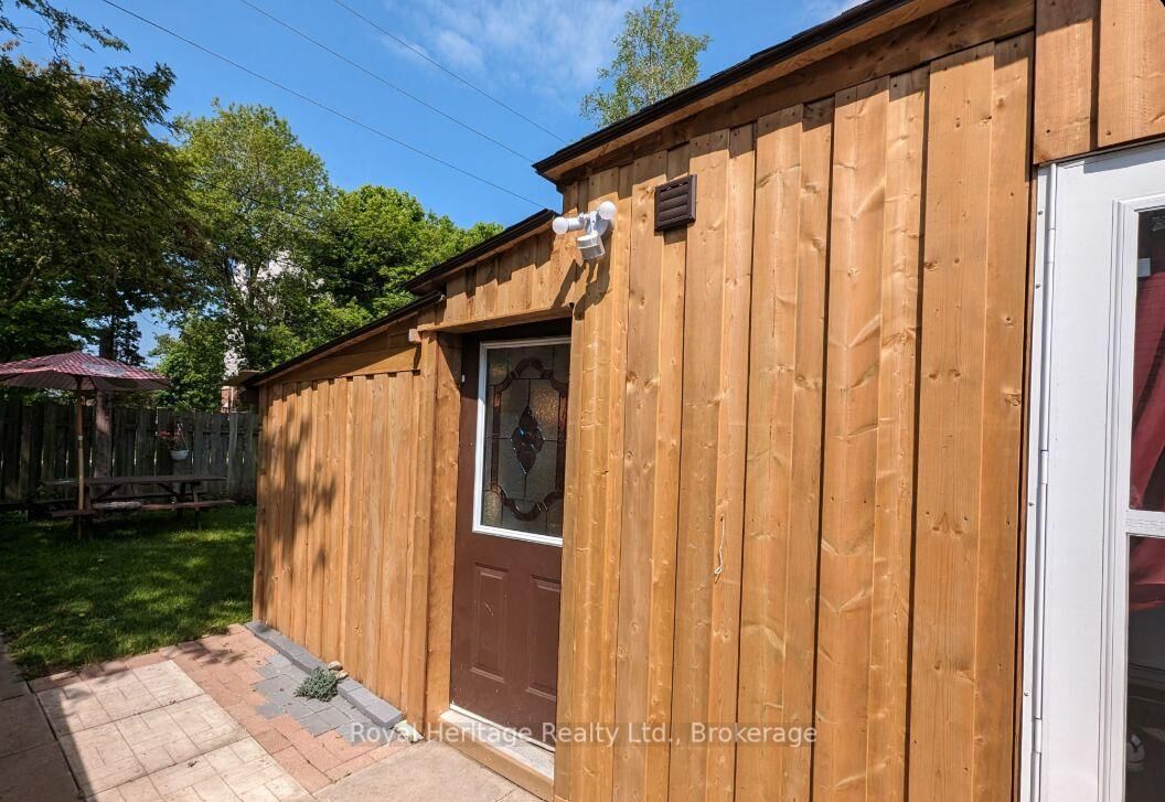 Property Photo:  204 Court Street B  ON L1H 4W7 