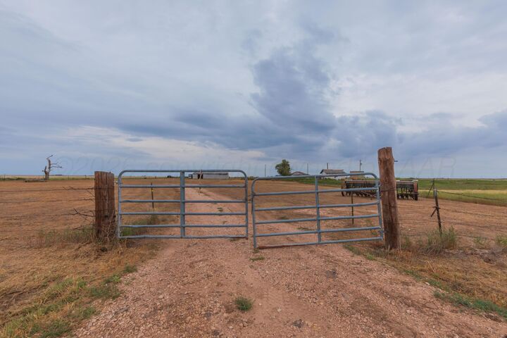 Property Photo:  1355 County Road 1  TX 79068-7240 