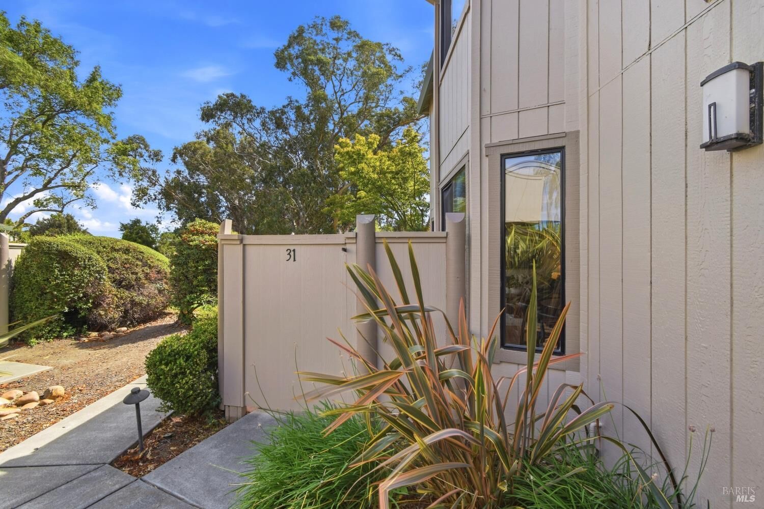 Property Photo:  31 Wharf Circle  CA 94903 