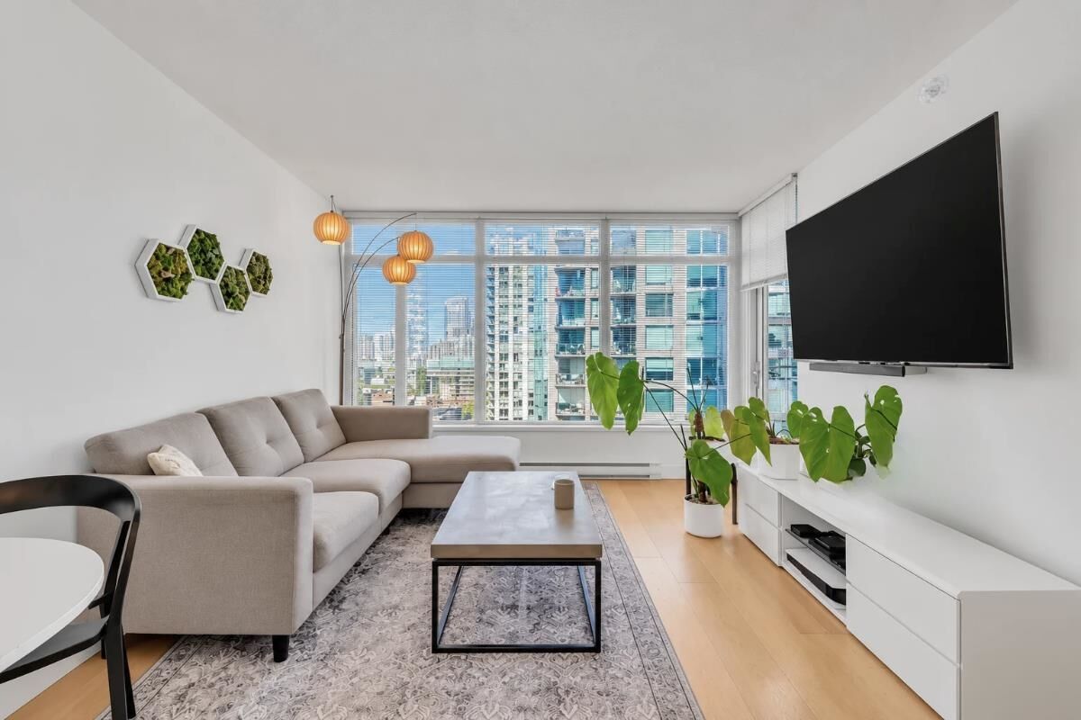 Property Photo:  888 Homer Street 2102  BC V6B 0H7 