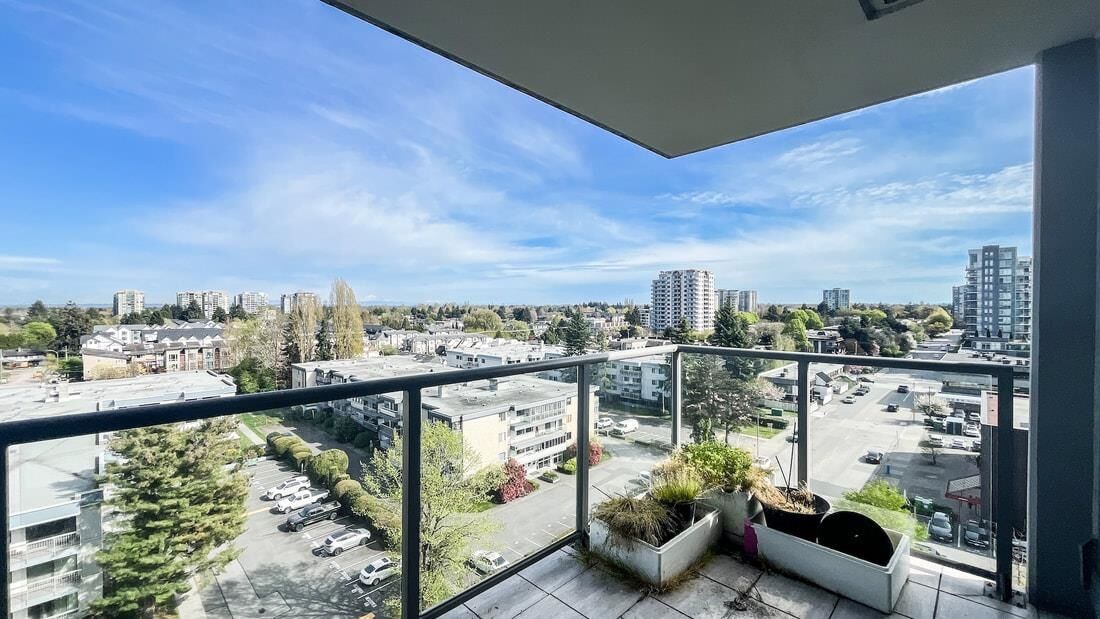 Property Photo:  6331 Buswell Street 1106  BC V6Y 4H2 