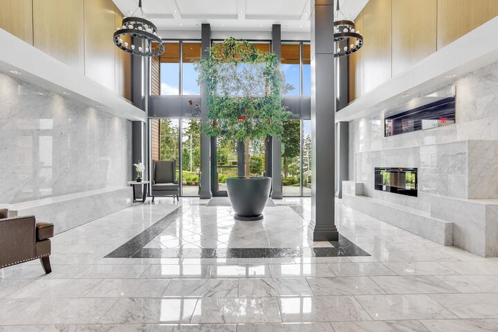 Property Photo:  14855 Thrift Avenue 516  BC V4B 2J6 