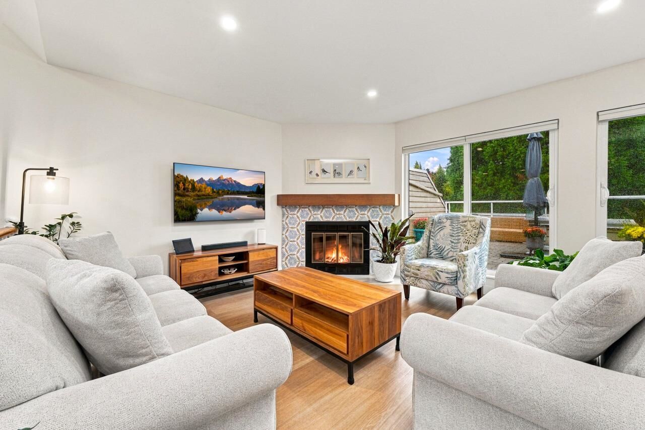 Property Photo:  3441 Curle Avenue 402  BC V5G 4P4 