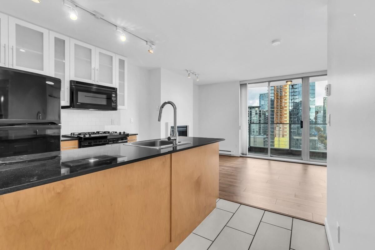 Property Photo:  1225 Richards Street 1703  BC V6B 1E6 