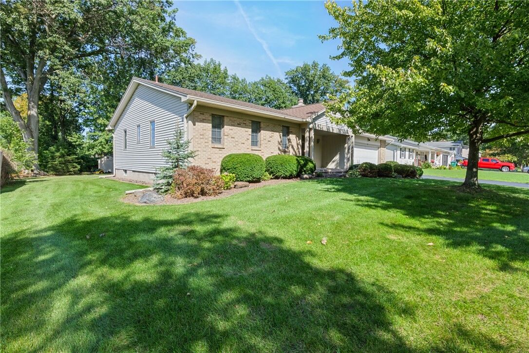 Property Photo:  562 Vintage Lane  NY 14615 