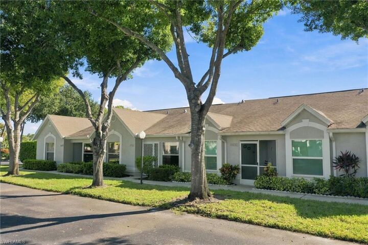 Property Photo: 10808 King George Ln 2602 FL 34109