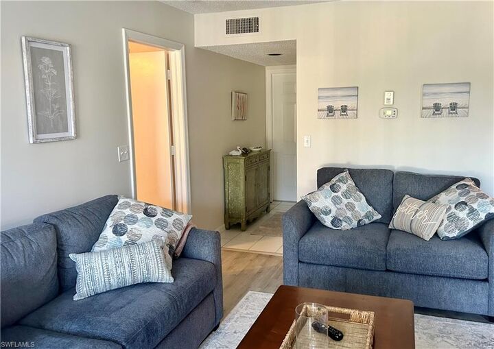 Property Photo: 441 Quail Forest Blvd 204 FL 34105
