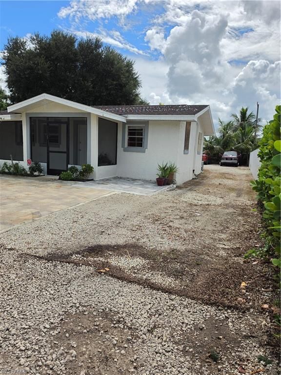 Property Photo: 5230 Warren St FL 34113