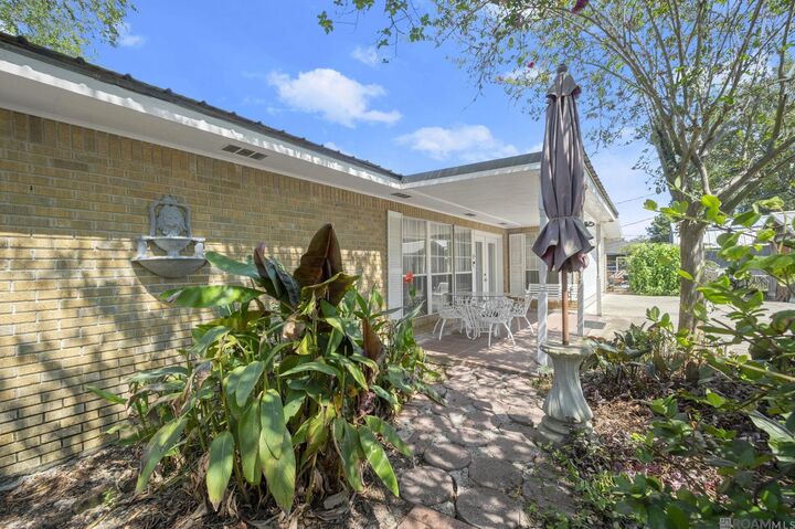 Property Photo: 1111 E Sybil St LA 70737