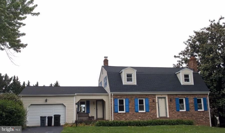 Property Photo: 911 W Country Club Drive VA 20132