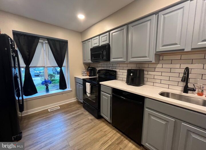 Property Photo:  509 Jaeger Court  NJ 08081 