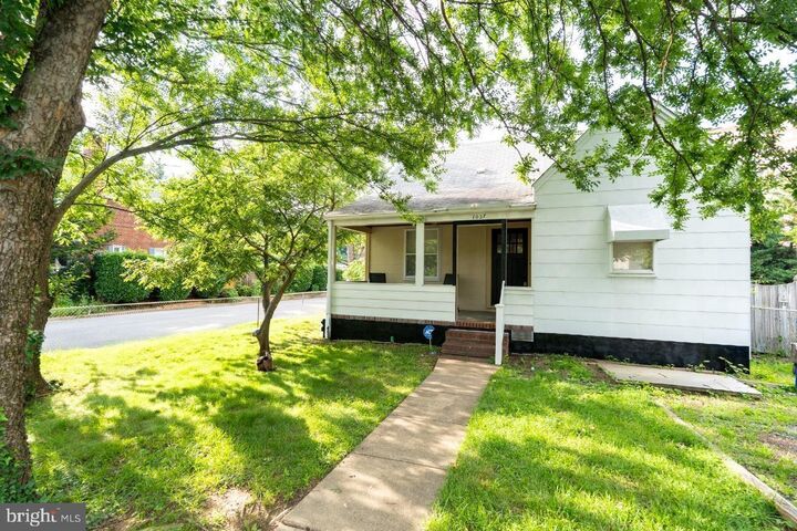 Property Photo:  1037 16th Street S  VA 22202 