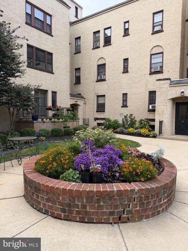 Property Photo:  210 E Maple Avenue C6  NJ 08109 