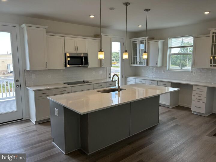 Property Photo:  531 Rosemary Circle  DE 19709 
