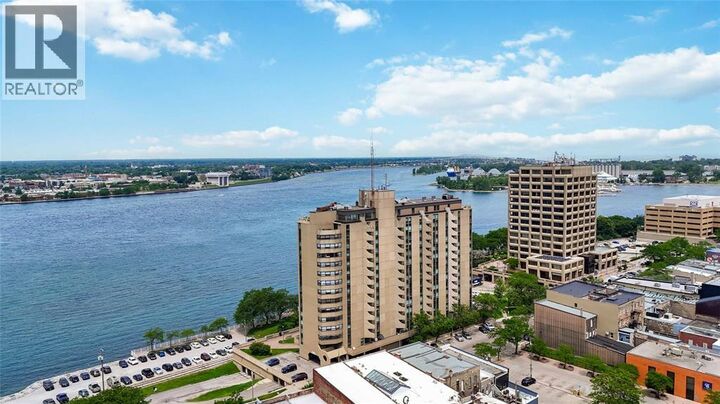 Property Photo:  155 Front Street North 1504  ON N7T 7V5 