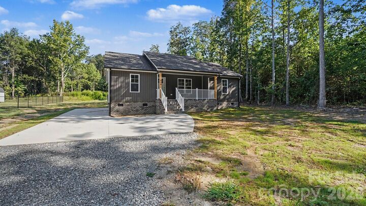 Property Photo: 1815 Hollywood Drive NC 28144