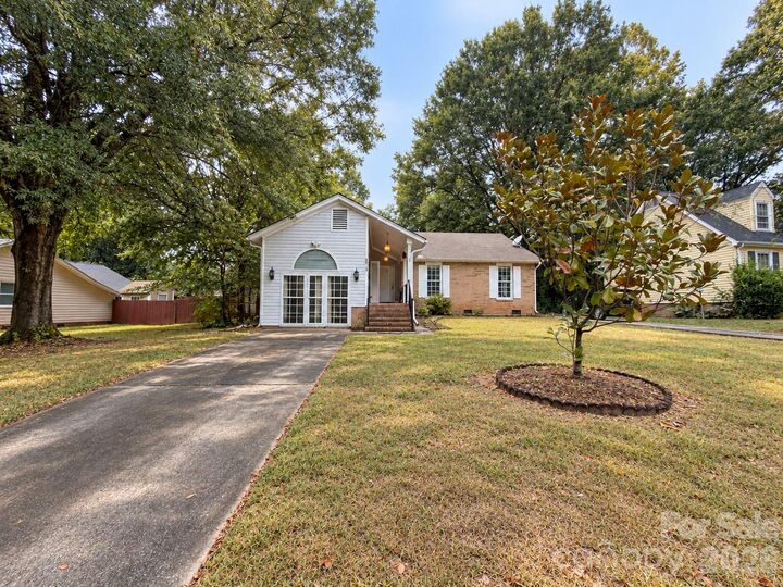 Property Photo: 6501 Old Meadow Road NC 28227